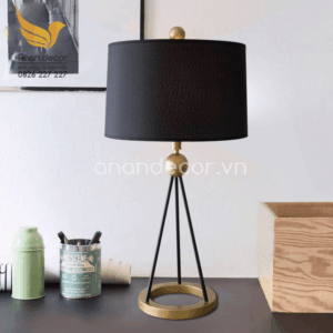 Đèn bàn hiện đại độc đáo chao đen DB 580