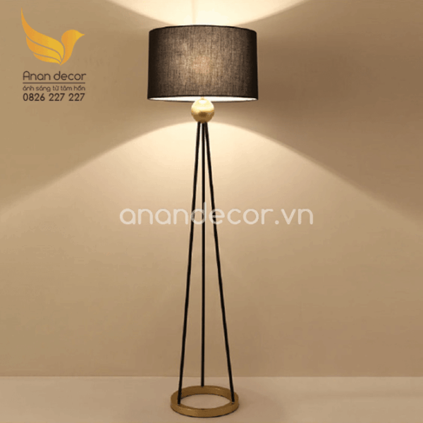 Đèn cây hiện đại độc đáo chao đen DC - 581