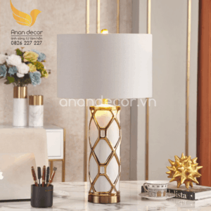 Đèn bàn hiện đại thân trắng DB 587