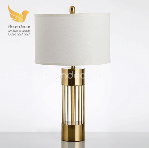 Đèn bàn cao cấp hiện đại thân vàng chao trắng DB.41
