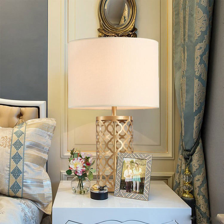 Đèn bàn hiện đại cao cấp thân vàng tân cổ điển DB42