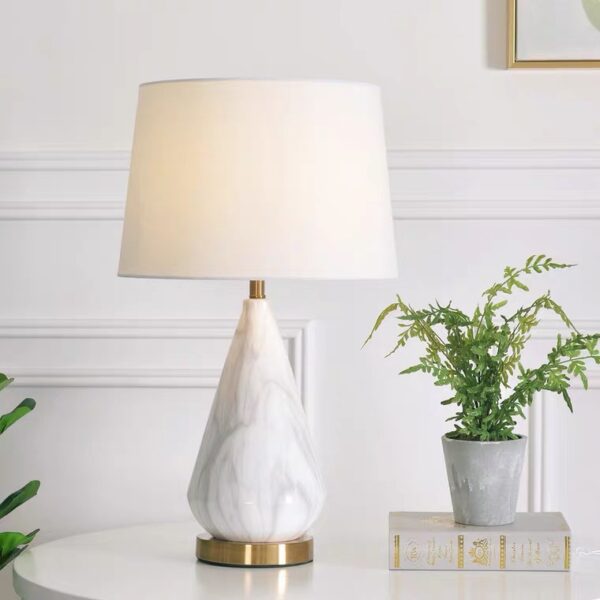 Đèn bàn cao cấp hiện đại thân đá trắng DB47