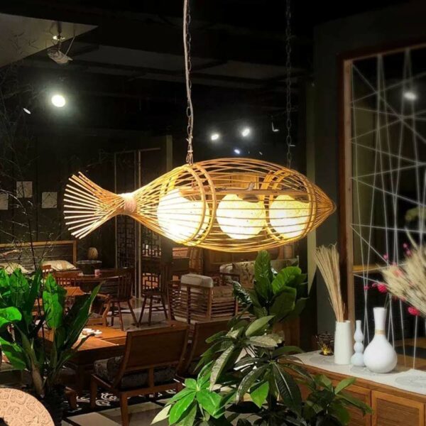 Đèn thả tre đan hình con cá trang trí nhà hàng MT 102
