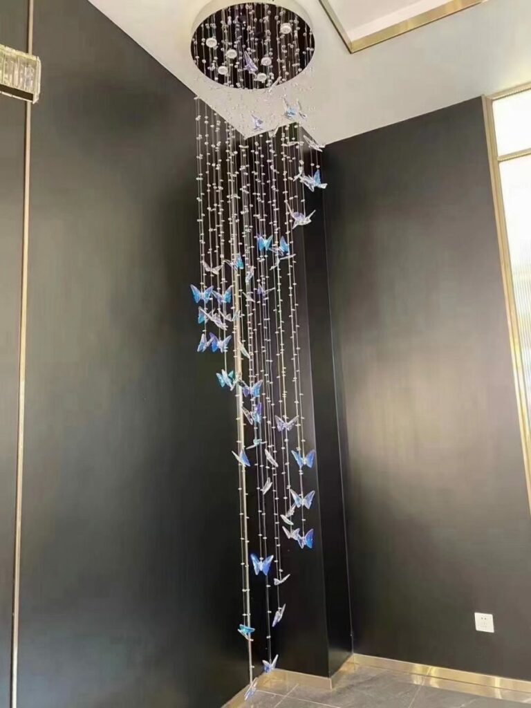 Đèn chùm thả thông tầng sảnh đón khách sạn biệt thự văn phòng hình cánh bướm sắc màu