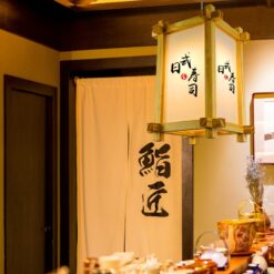 Đèn thả gỗ hộp thiết kế in logo theo yêu cầu sang trọng hiện đại trang trí nhà hàng, resort DAT-13