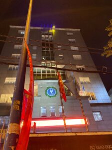 thi-cong-den-trang-tri-truong-dai-hoc-luat-tphcm