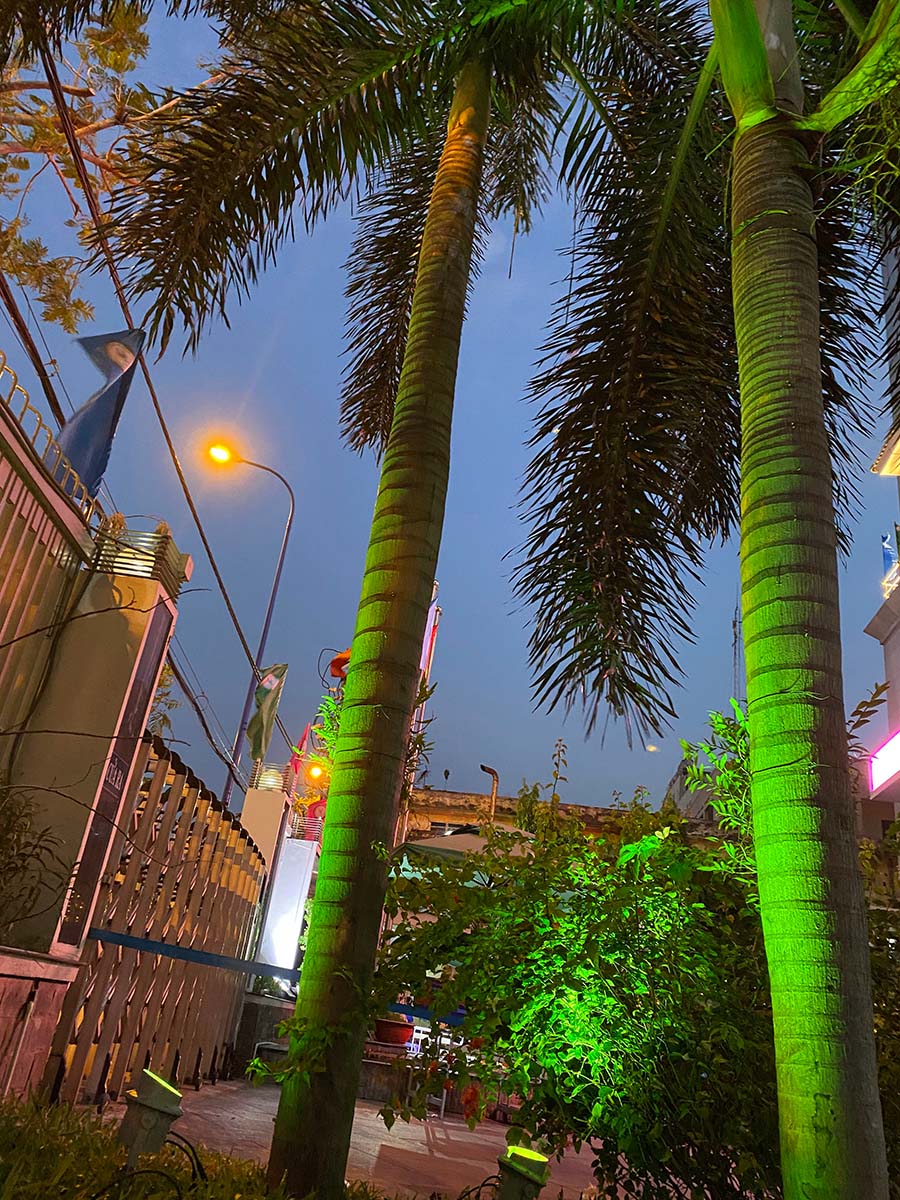 thi-cong-den-trang-tri-truong-dai-hoc-luat-tphcm-7