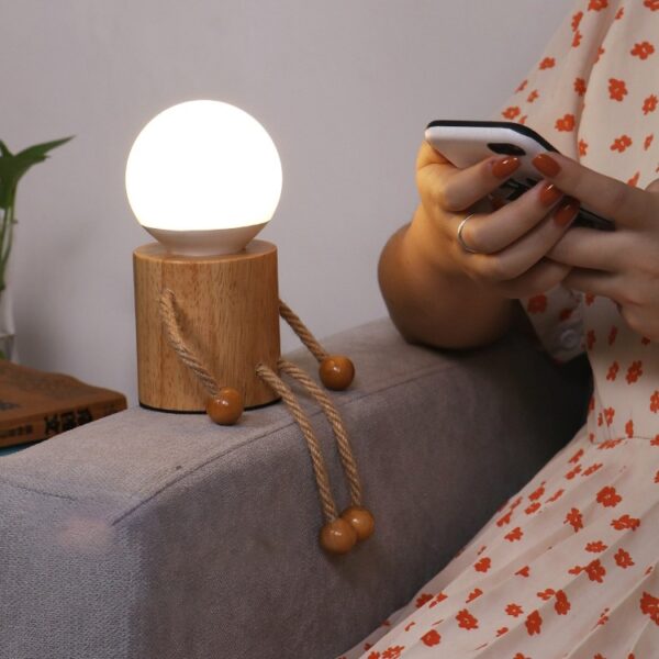 Đèn bàn gỗ siêu cấp dễ thương decor hiện đại BDV-08