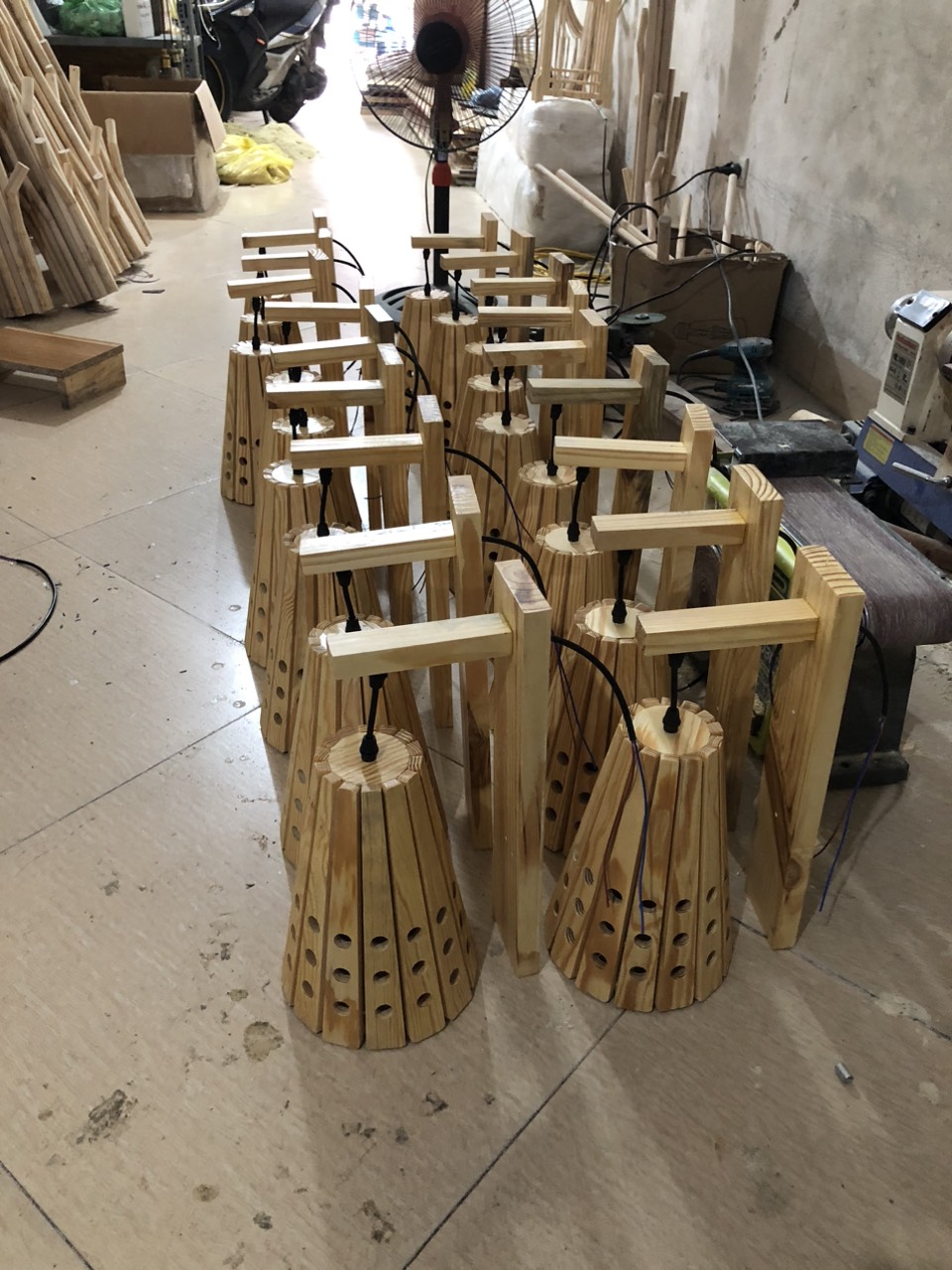 xuong-san-xuat-den-go