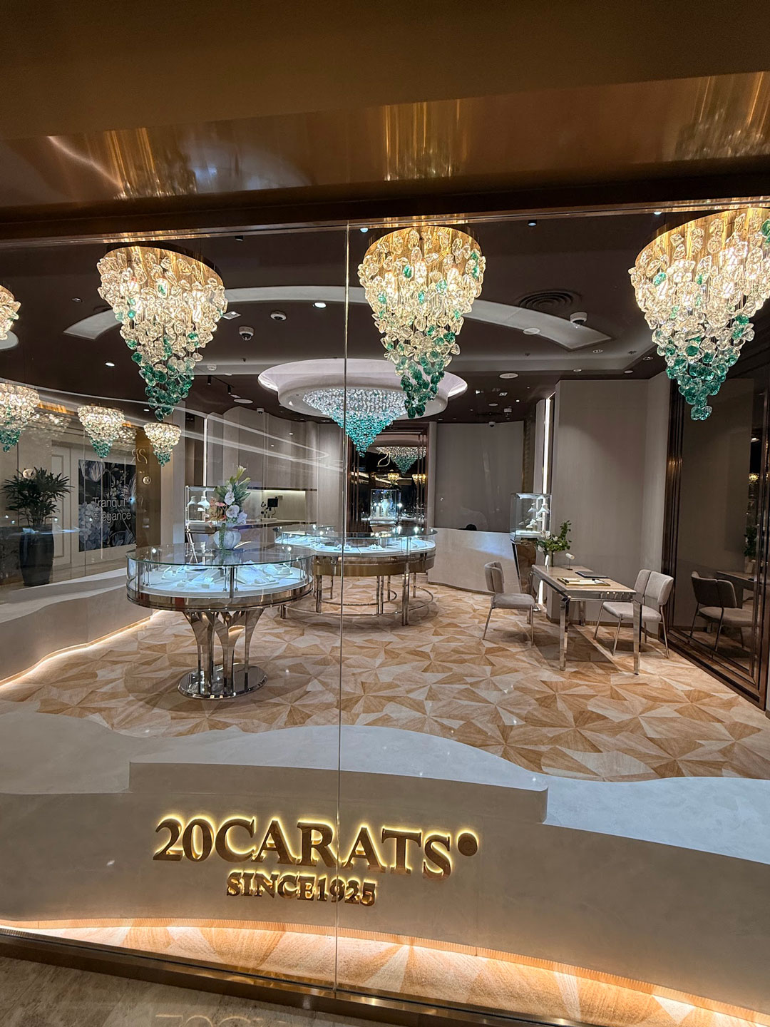 Dự Án Đèn Chùm Thiết Kế Đá Thủy Tinh - Cửa Hàng Kim Cương 20 Carats
