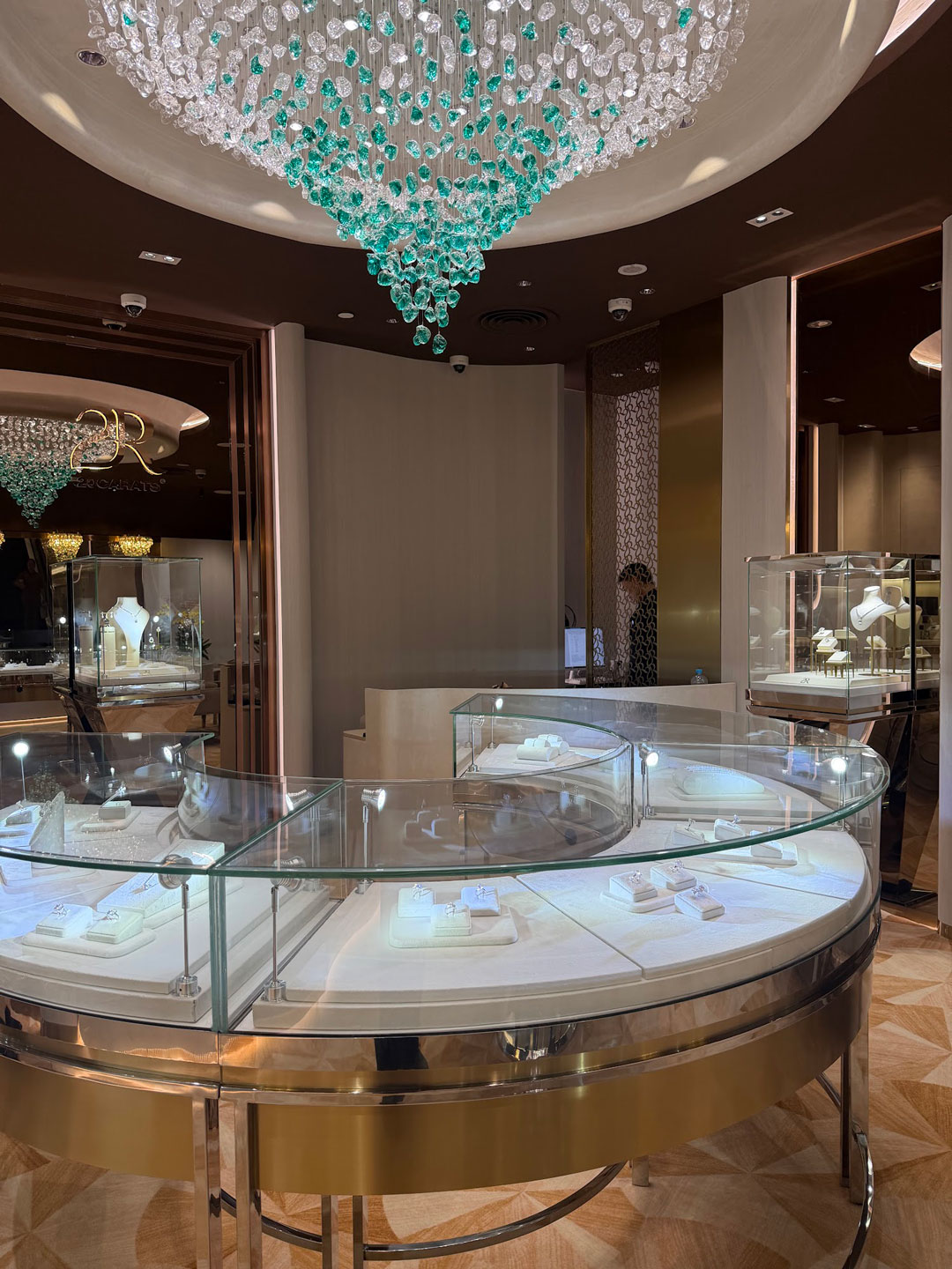 Dự Án Đèn Chùm Thiết Kế Đá Thủy Tinh - Cửa Hàng Kim Cương 20 Carats